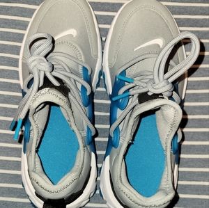 Boys Nike react presto size 4Y new